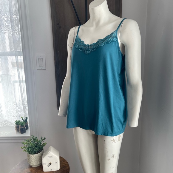 Reitmans Tops - Reitmans Lace Trimmed Cami Size 1X